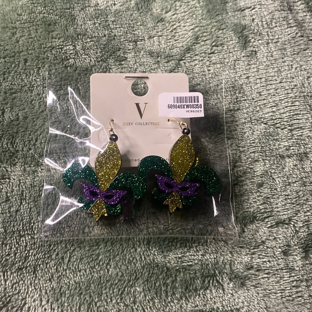Pretty purple, gold, and green Mardi Gras styled earrings!